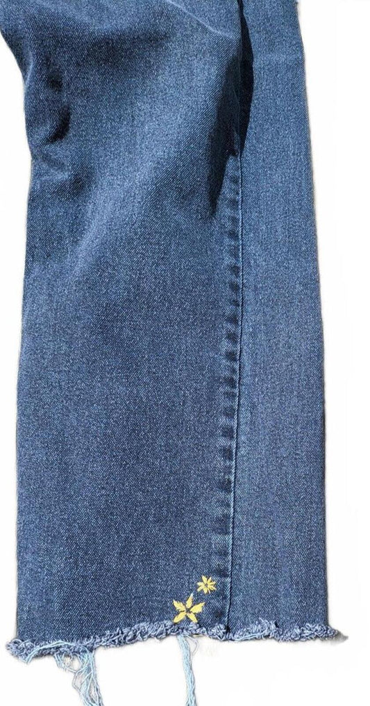 Levi’s 513 Slim Straight Jeans W34 L30 – Custom Raw Hem – Embroidered Detail