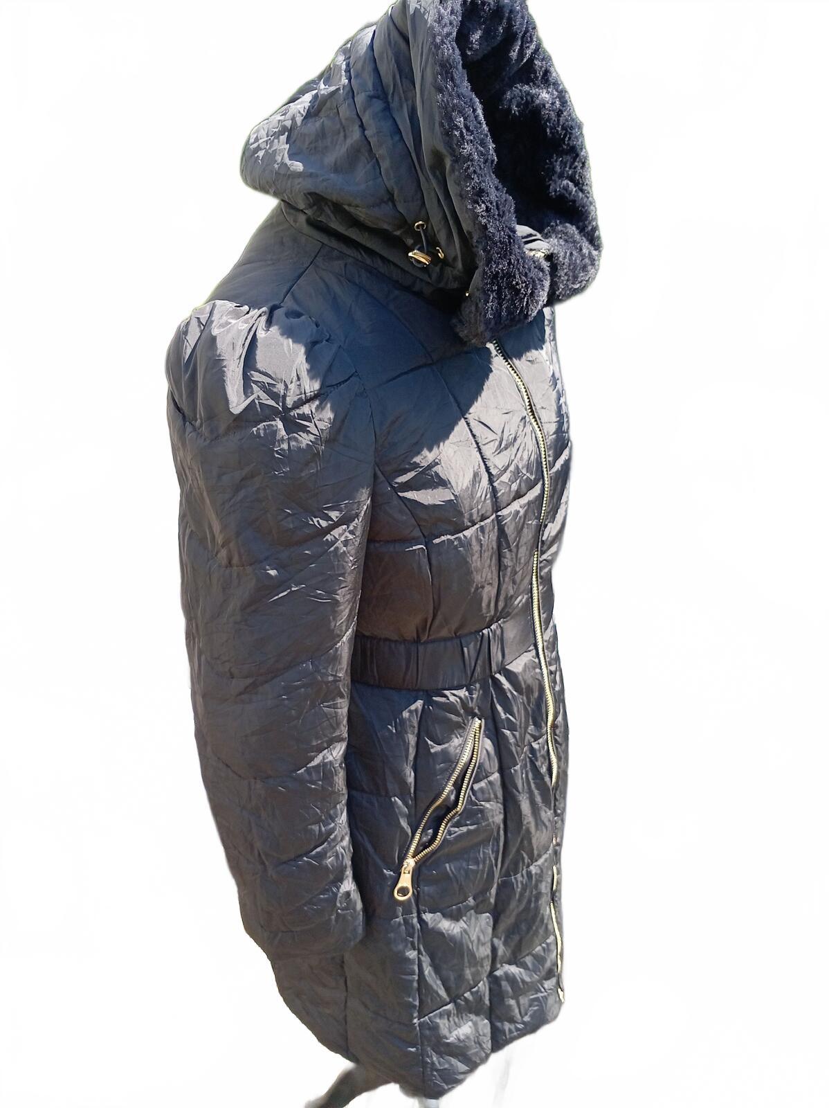 Guess Black Quilted Hooded Puffer Coat with Faux Fur Trim - Small