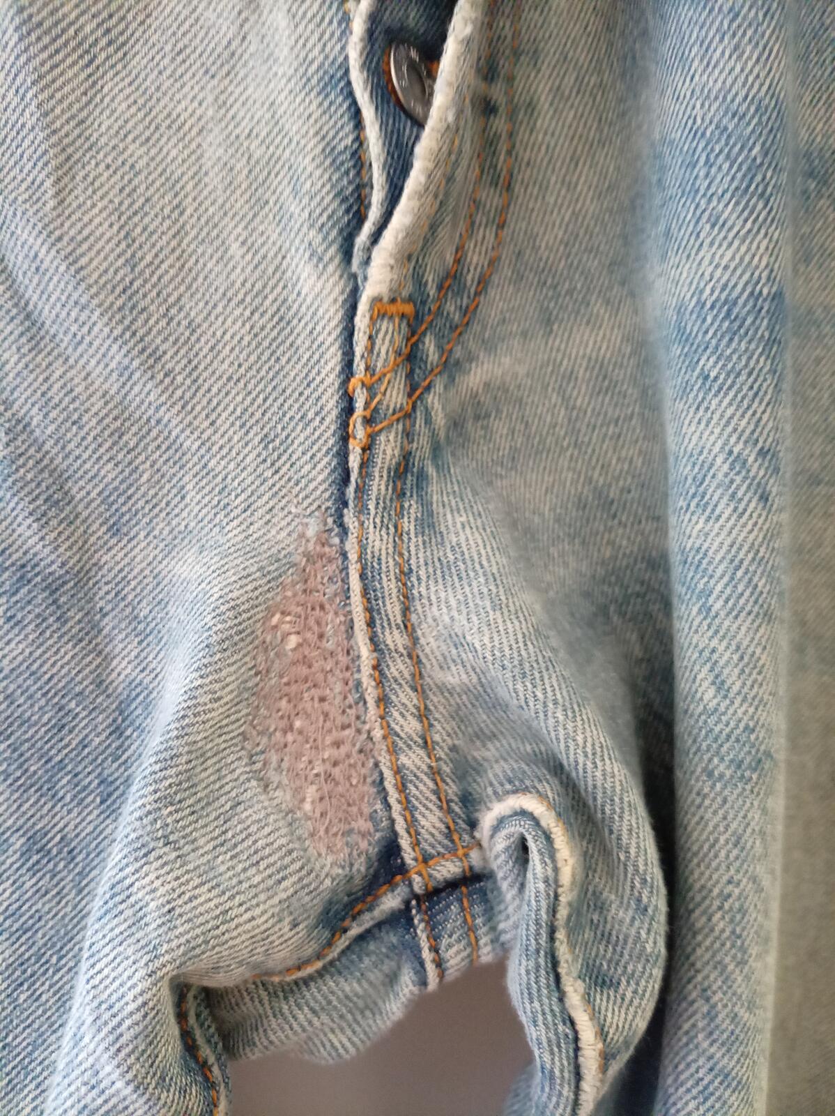 Levi's Classic Light Blue Denim Jeans with Button Fly W38 L32