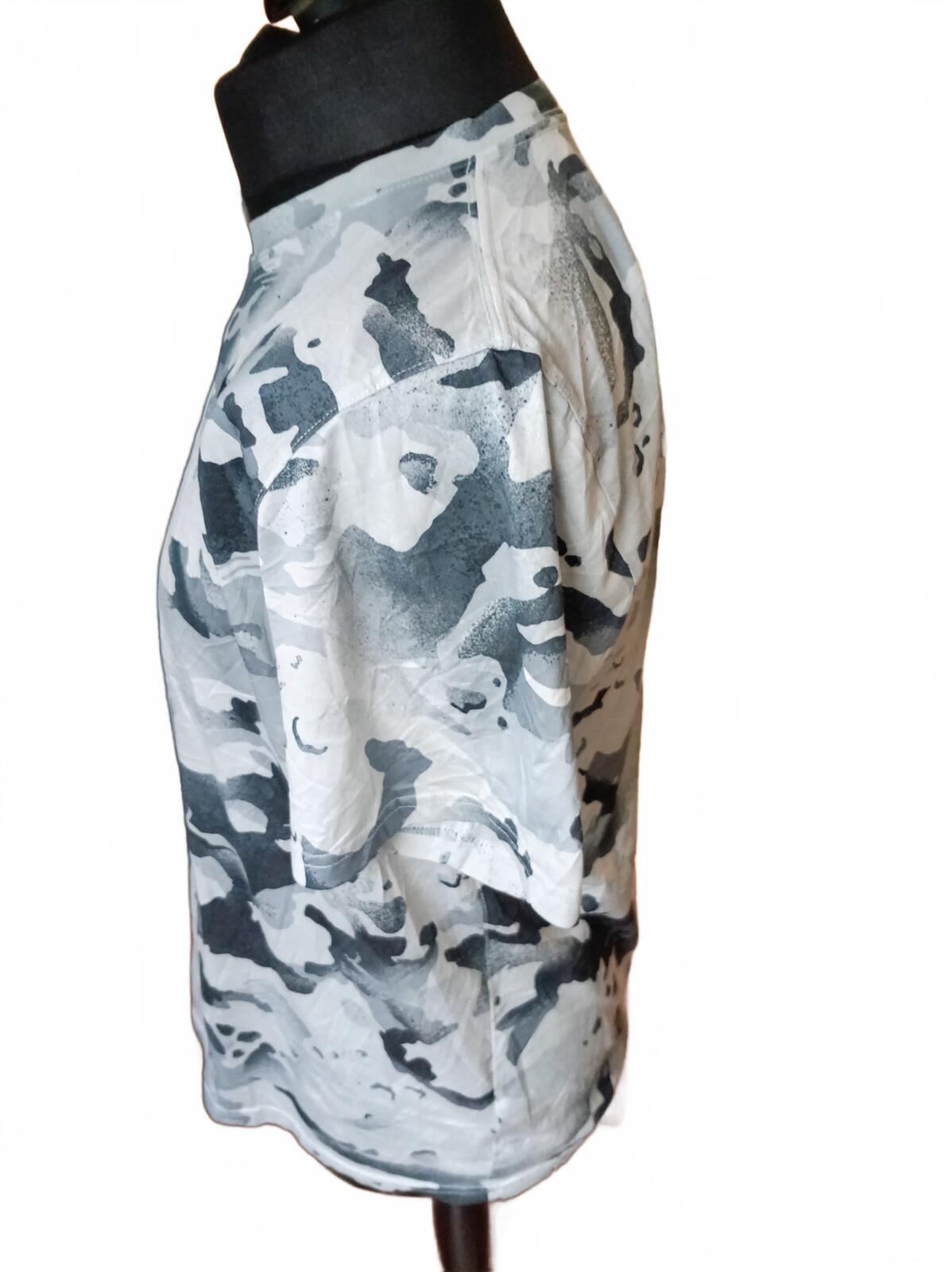 Nike Grey and Black Camouflage Print T-Shirt - Large
