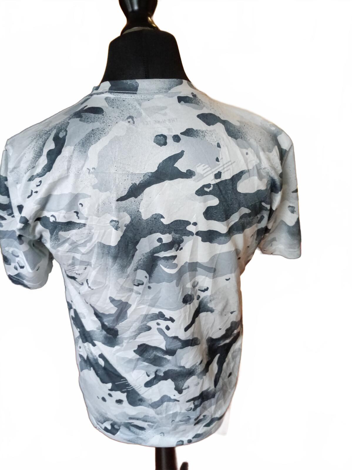 Nike Grey and Black Camouflage Print T-Shirt - Large
