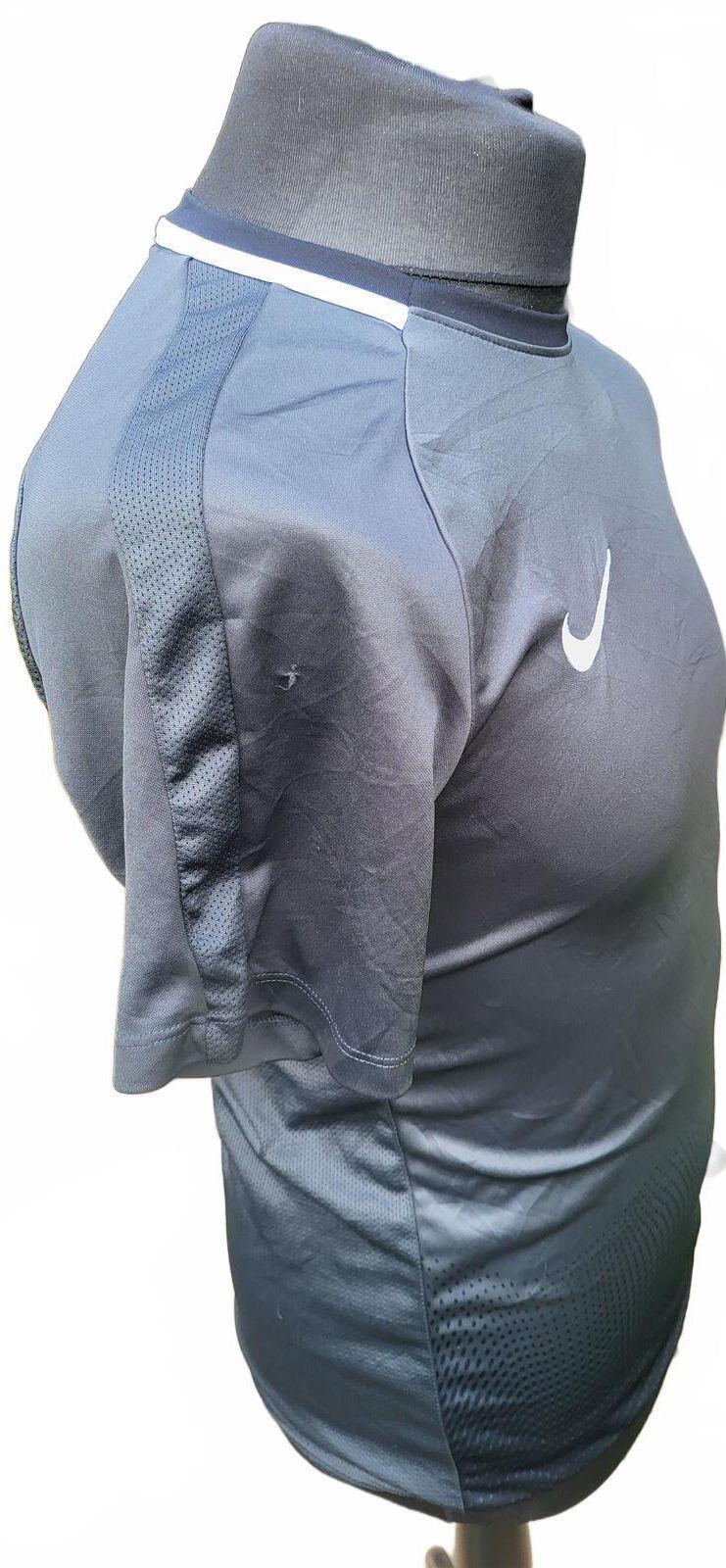 Nike Men's Grey Athletic T-Shirt - Medium