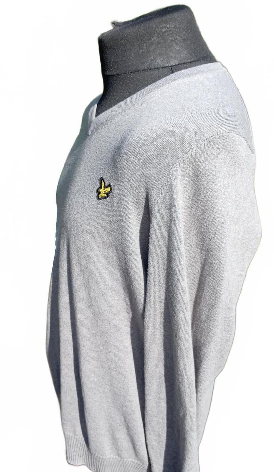 Lyle & Scott Men’s Grey V‑Neck Jumper Large – Embroidered Eagle Logo