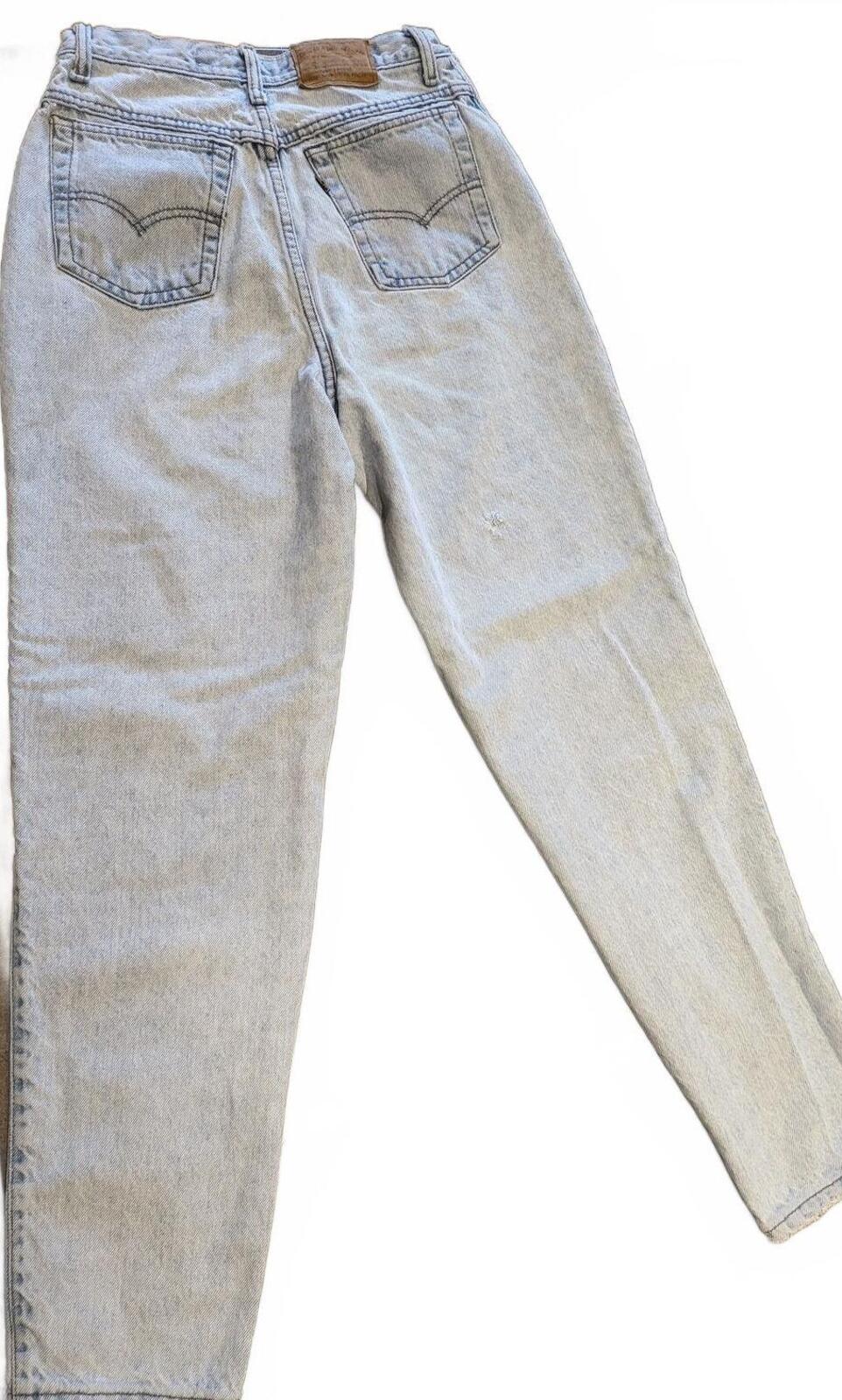 Levi’s 900 Series Women’s Jeans – Size 8 (W25”  L29.5") – Light Blue Denim