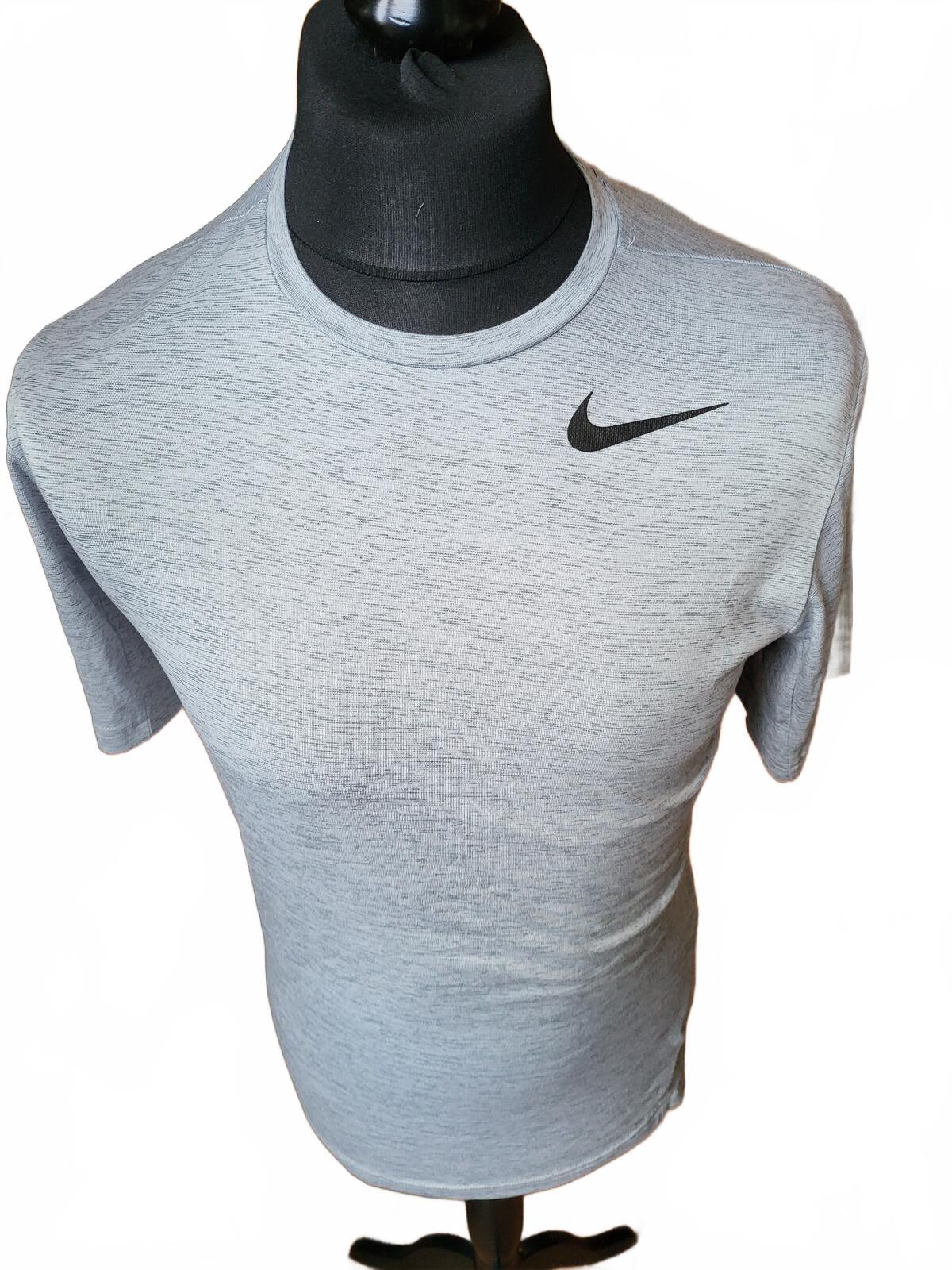 Nike Grey Short Sleeve T-Shirt with Black Swoosh Logo - Small
