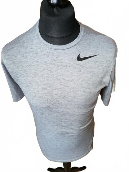 Nike Grey Short Sleeve T-Shirt with Black Swoosh Logo - Small