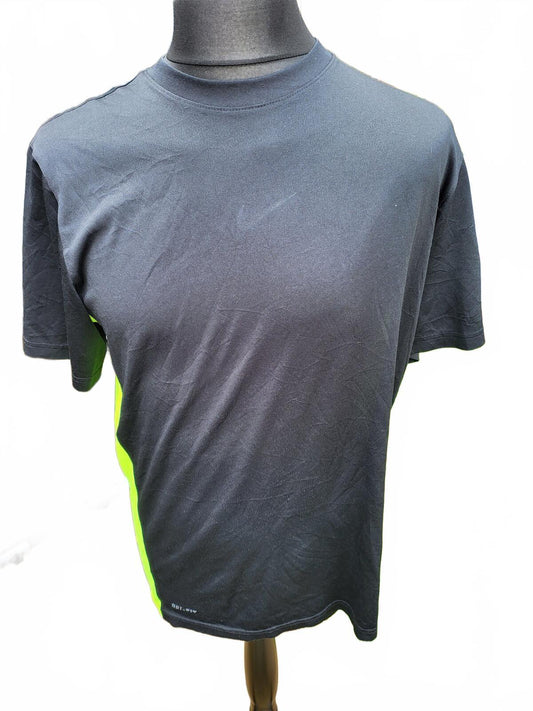 Nike Men's Black and Neon Green Dri-Fit T-Shirt - Medium
