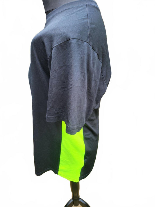 Nike Men's Black and Neon Green Dri-Fit T-Shirt - Medium