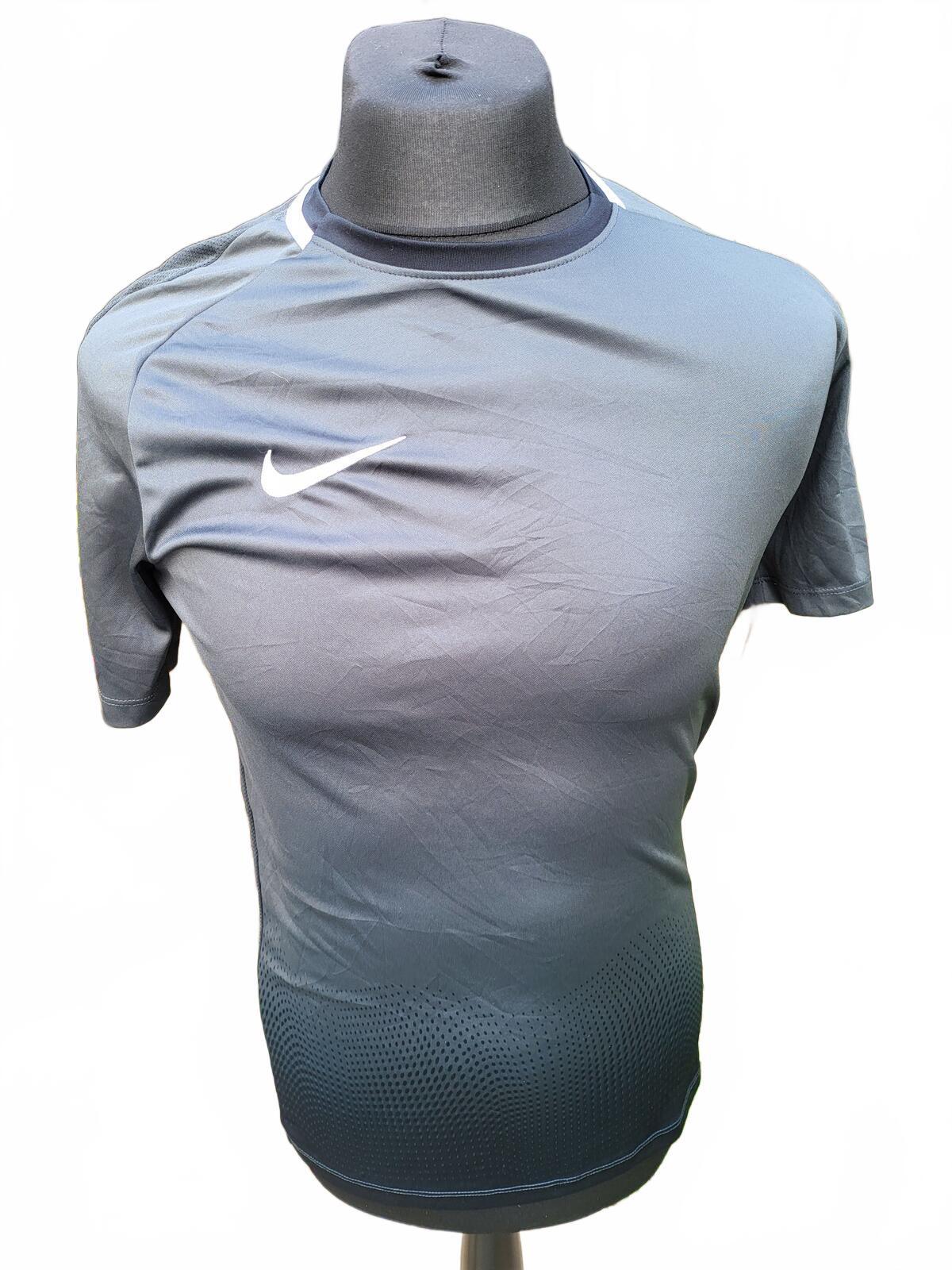 Nike Men's Grey Athletic T-Shirt - Medium