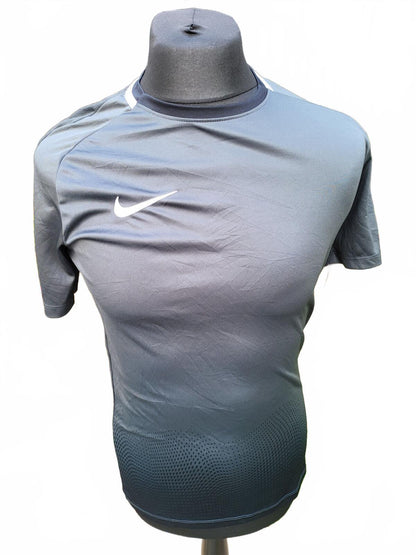 Nike Men's Grey Athletic T-Shirt - Medium