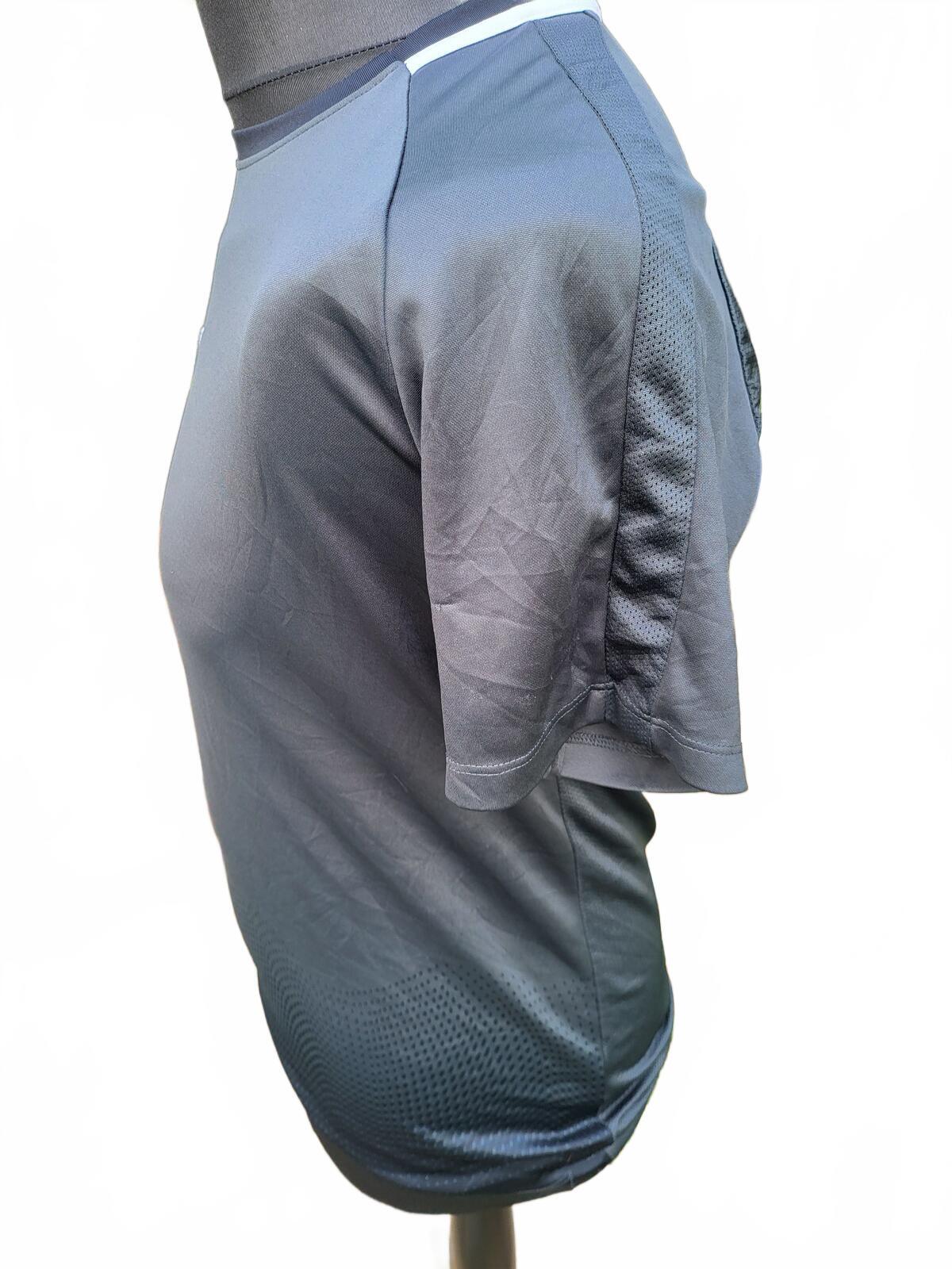 Nike Men's Grey Athletic T-Shirt - Medium