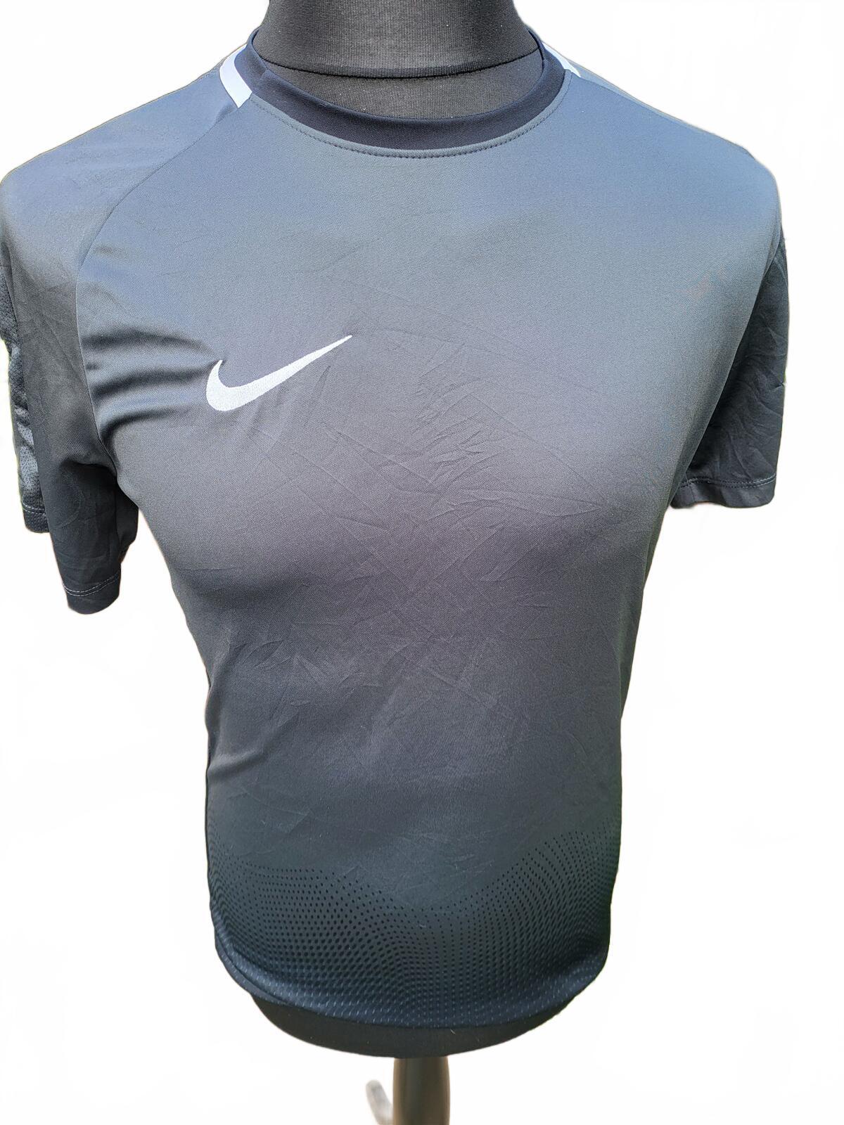 Nike Men's Grey Athletic T-Shirt - Medium