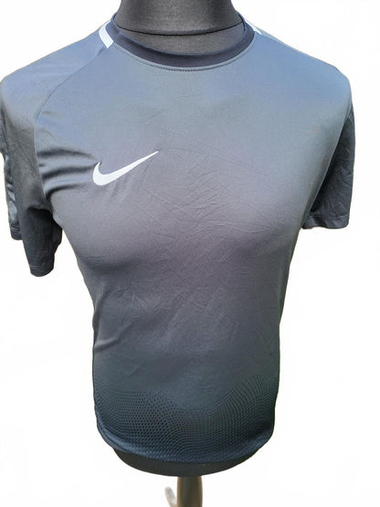 Nike Men's Grey Athletic T-Shirt - Medium