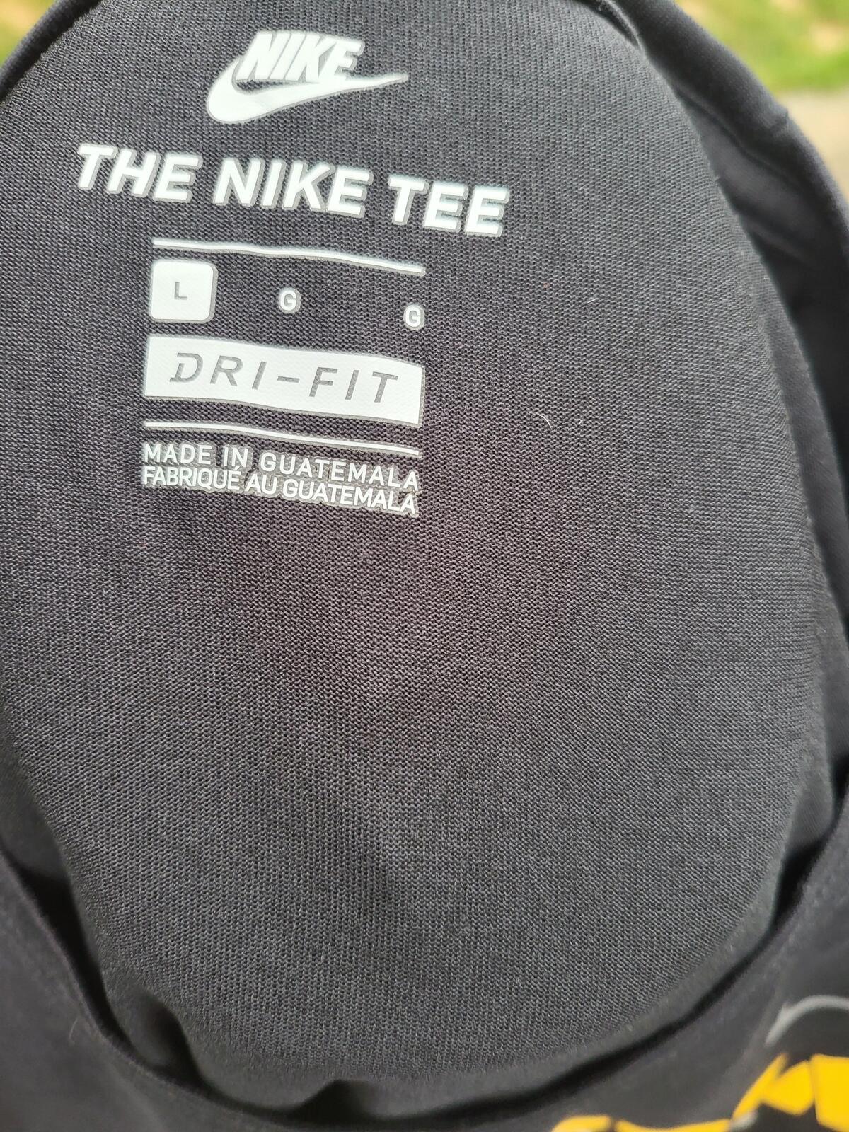 Nike Long Sleeve "Lady Titan" Basketball Graphic T-Shirt - Size Large