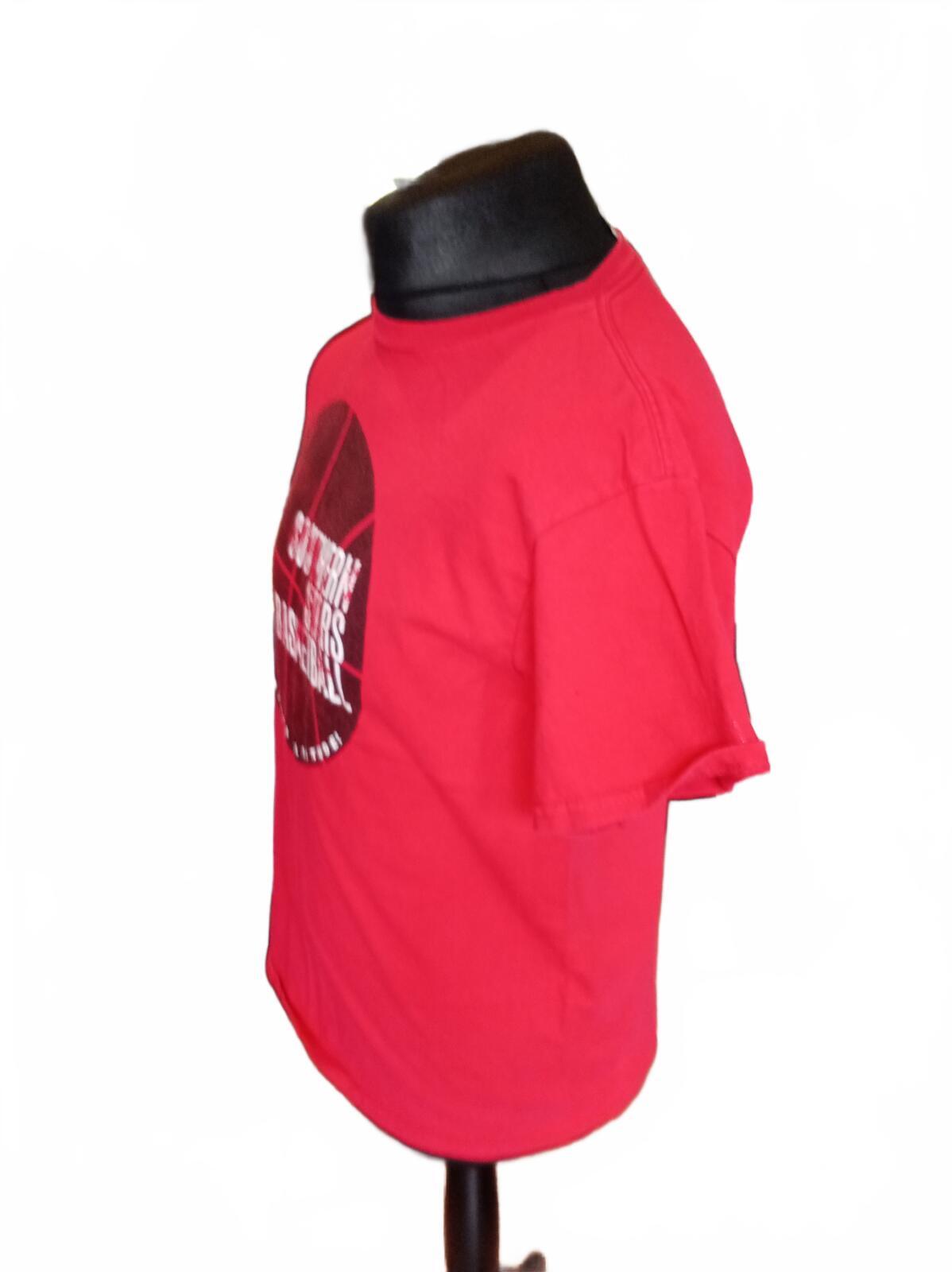Red Southern Stars Basketball Graphic T-Shirt - Medium