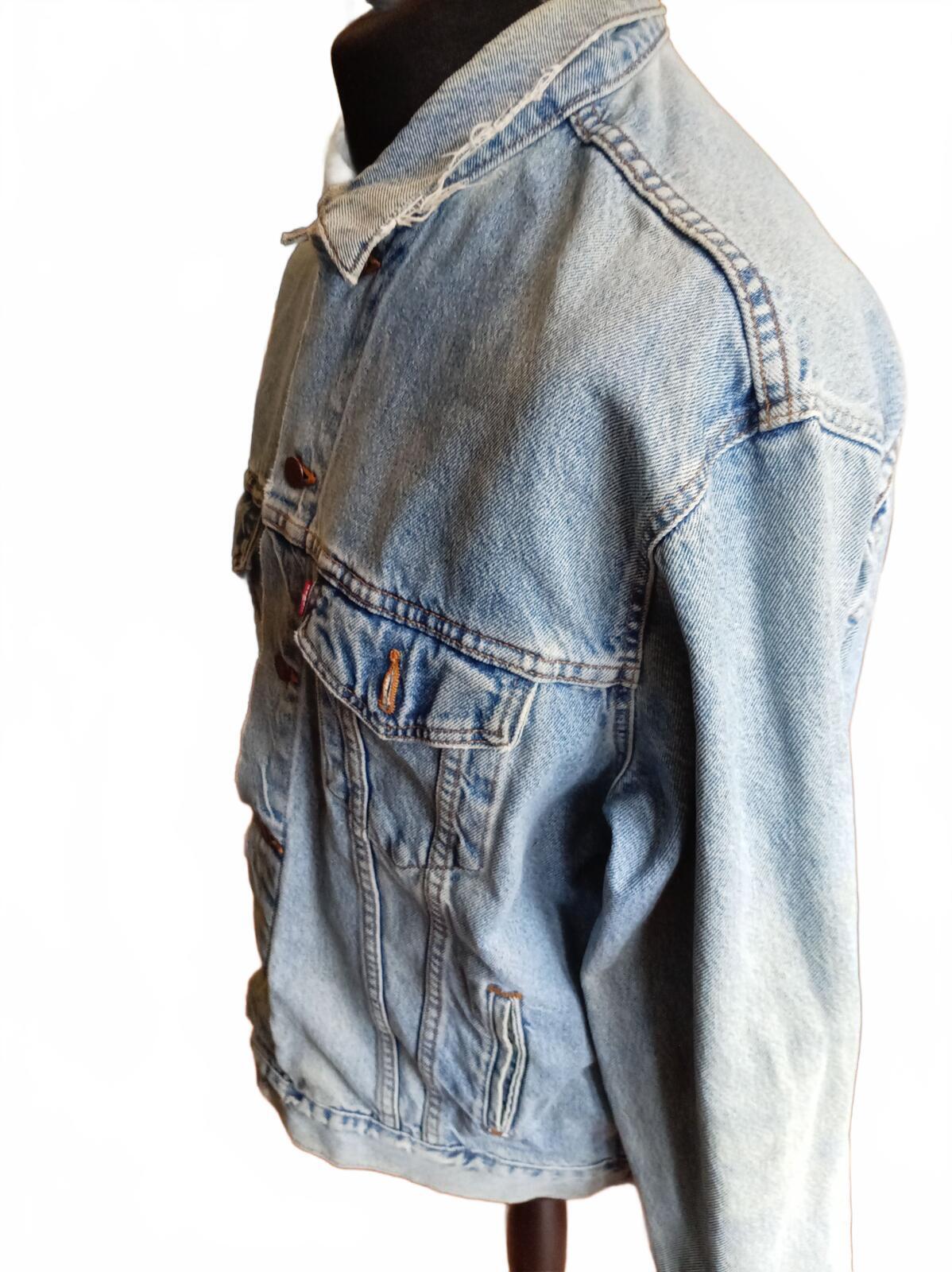 Vintage Levi's Denim Jacket L Large 70507 0389 Blue Trucker Made in USA 1995