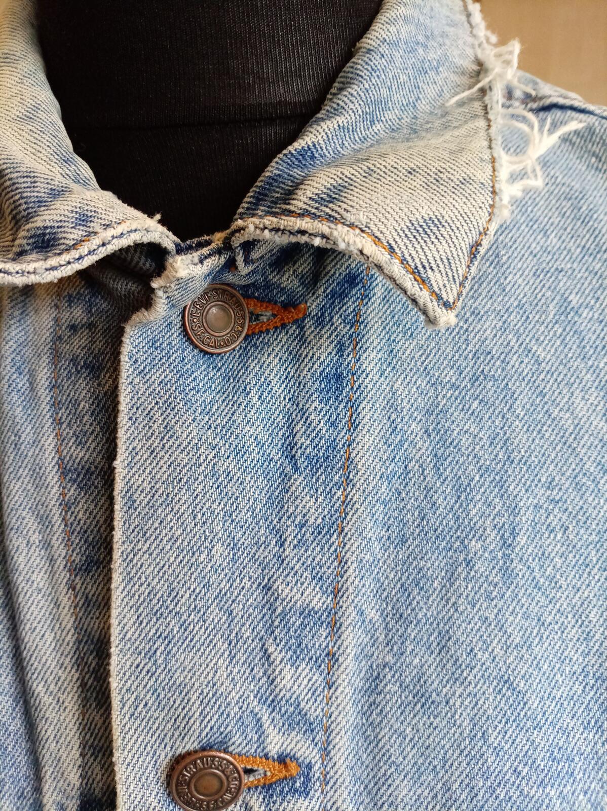 Vintage Levi's Denim Jacket L Large 70507 0389 Blue Trucker Made in USA 1995