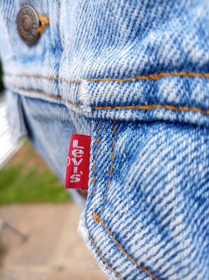 Vintage Levi's made in USA 70507 Denim Jacket Men's L 23" P2P Light Wash 1990