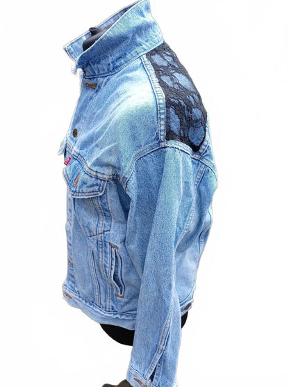 Vintage Levi's made in USA 70507 Denim Jacket Men's L 23" P2P Light Wash 1990
