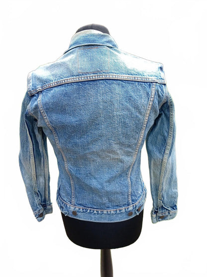 Levi's Women's Denim Trucker Jacket Size S Small Light Wash Blue Jean 17" P2P