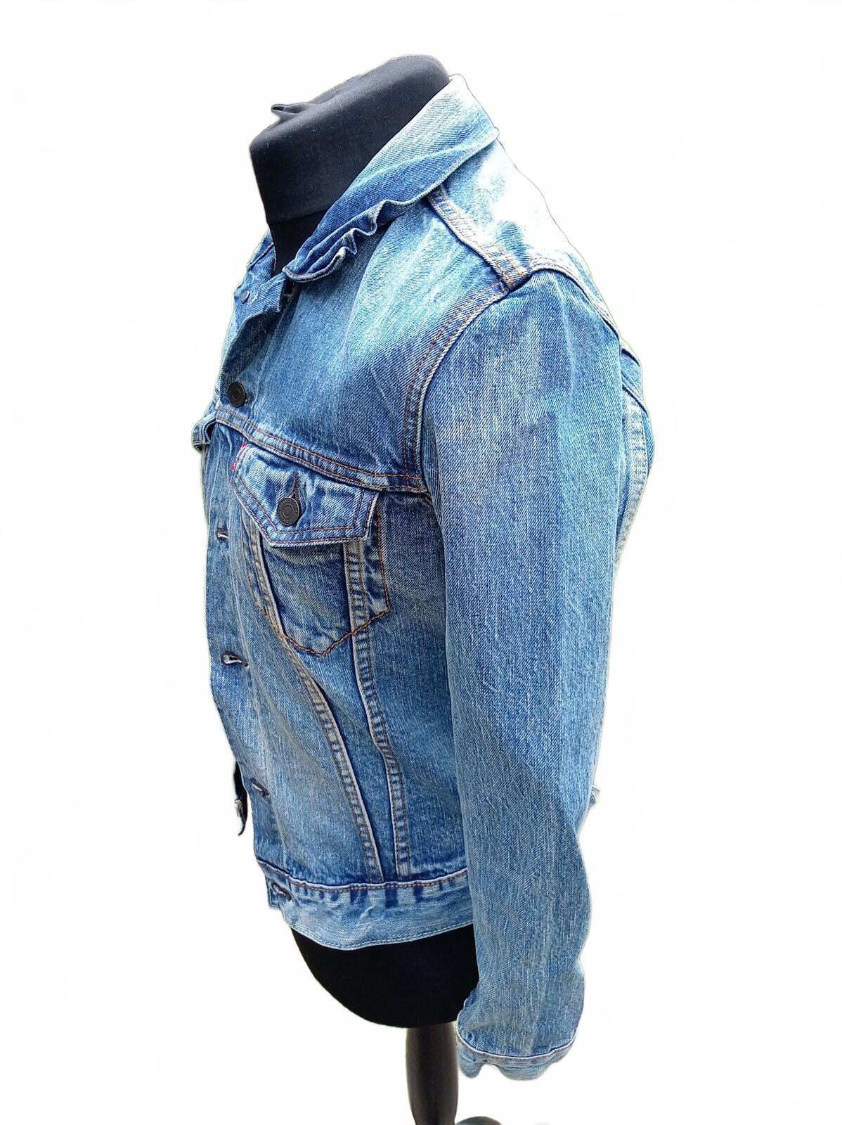 Levi's Women's Denim Trucker Jacket Size S Small Light Wash Blue Jean 17" P2P