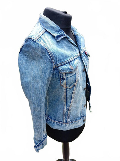 Levi's Women's Denim Trucker Jacket Size S Small Light Wash Blue Jean 17" P2P
