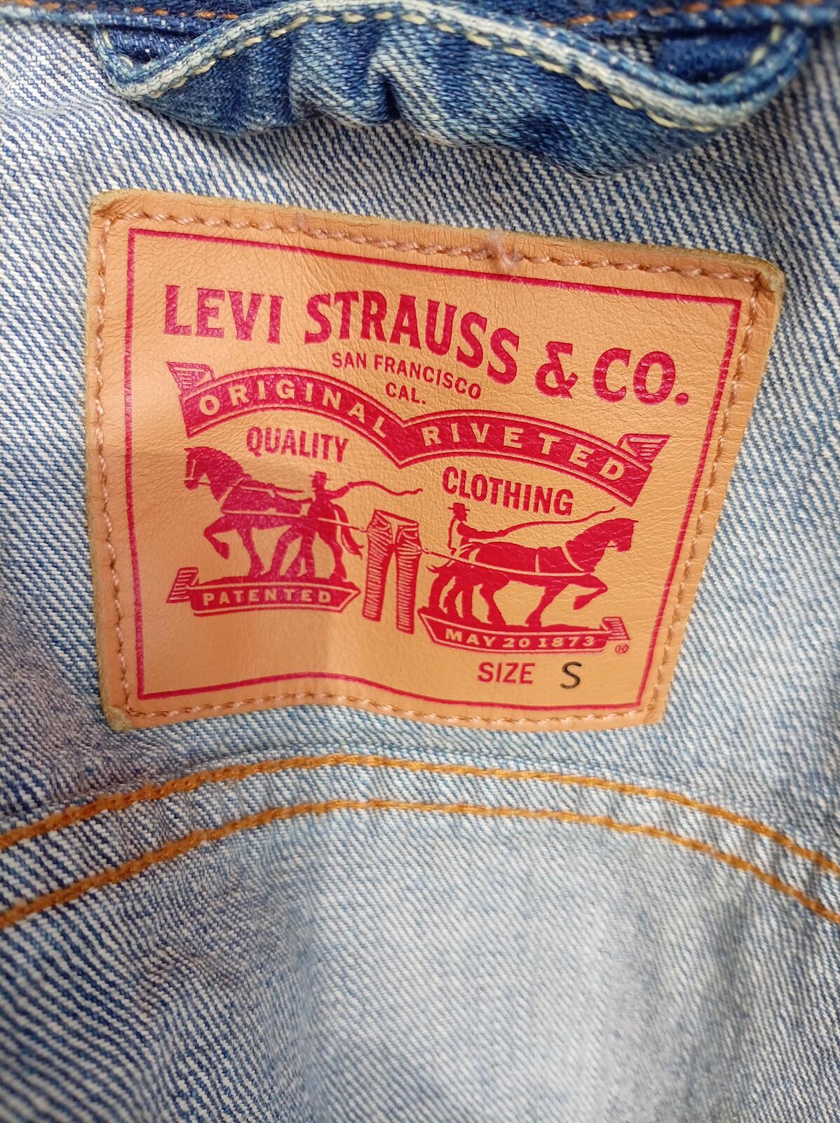Levi's Women's Denim Trucker Jacket Size S Small Light Wash Blue Jean 17" P2P