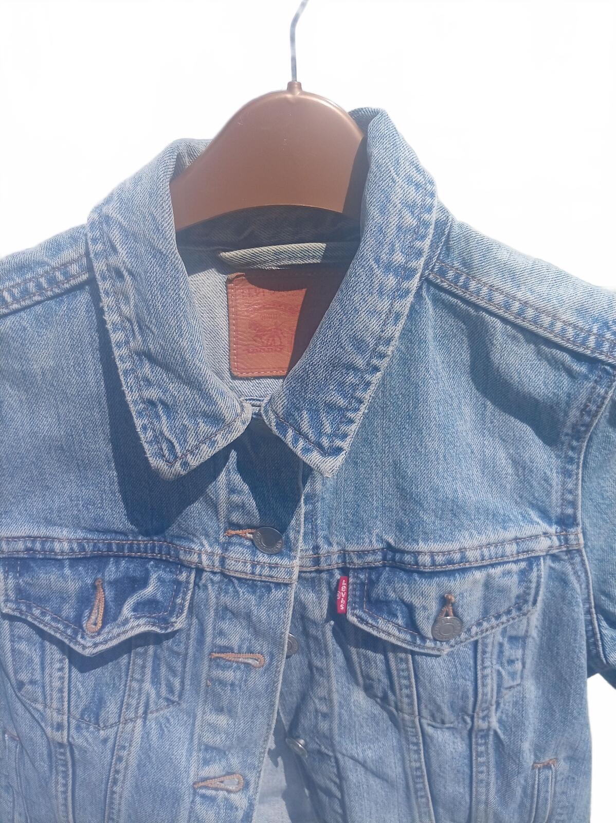 Levi's Women's Denim Trucker Jacket Size S Small Blue Jean Light Wash Classic