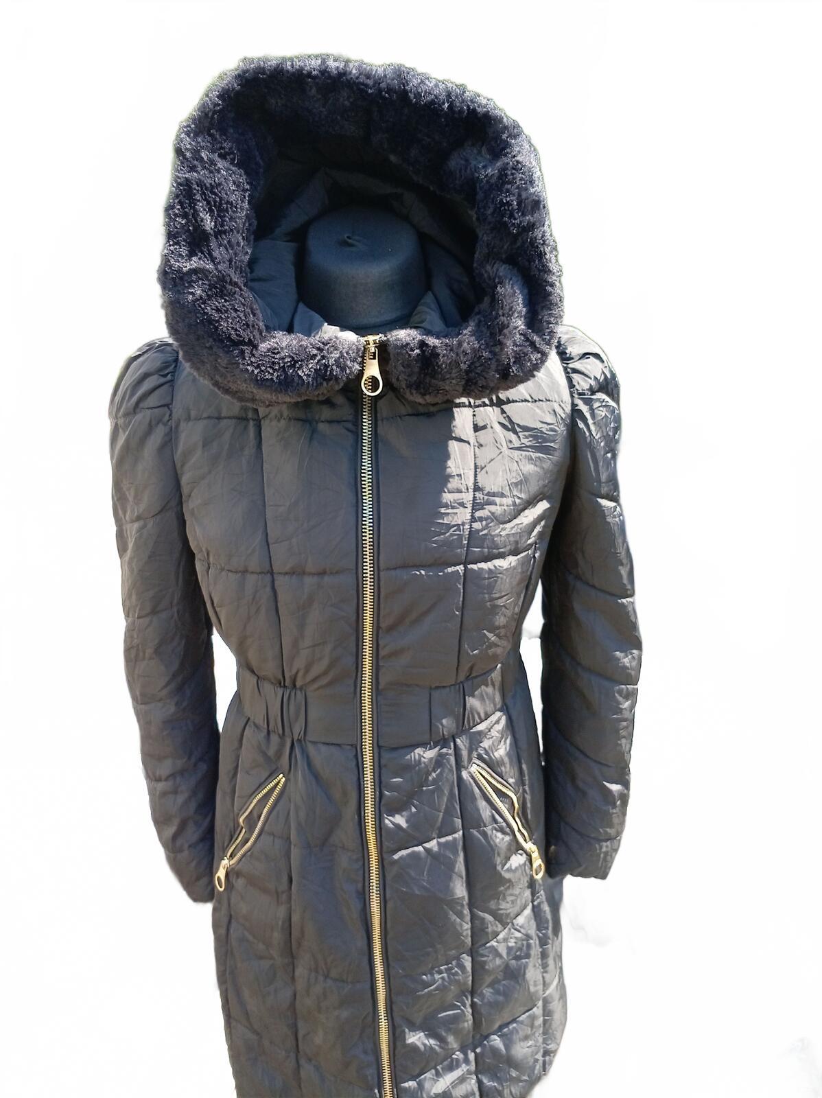 Guess Black Quilted Hooded Puffer Coat with Faux Fur Trim - Small