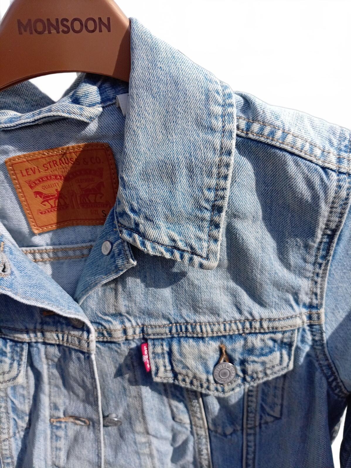 Levi's Women's Original Trucker Denim Jacket Small S Light Wash Blue 29945-0026